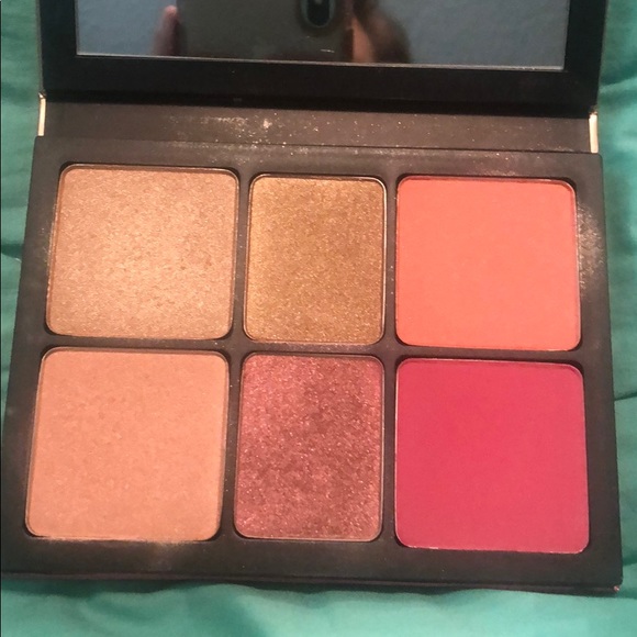 Barely used Cali Kissed smashbox highlight palette - Picture 4 of 8